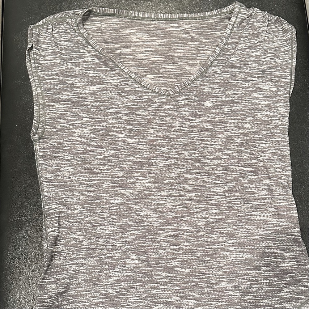 Lululemon Sleeveless V-neck T-shirt Sz 6